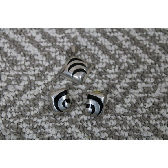 Silver & Black Earrings w/Matching Pendent for Necklace - Picture 1 of 4